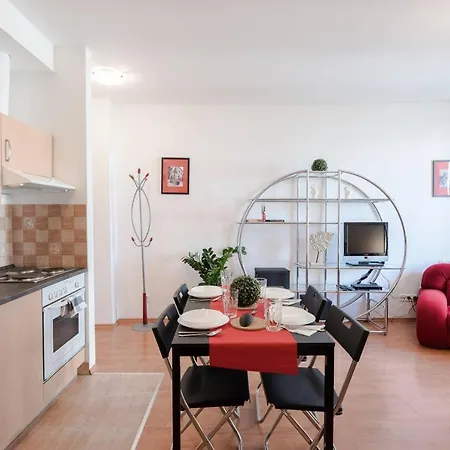 Apartment Bright And Homey Ac Near The Center