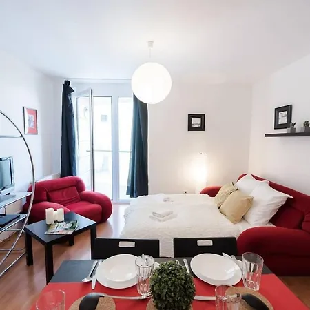 Bright And Homey Ac Near The Center