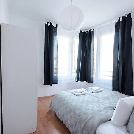 Bright And Homey Ac Near The Center ブダペスト